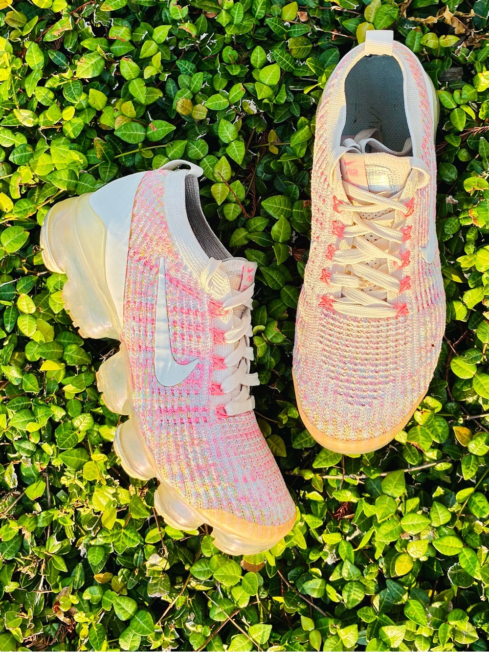 Nike Air VaporMax Plus "Pink Iridescent" sneakers in US 8.5